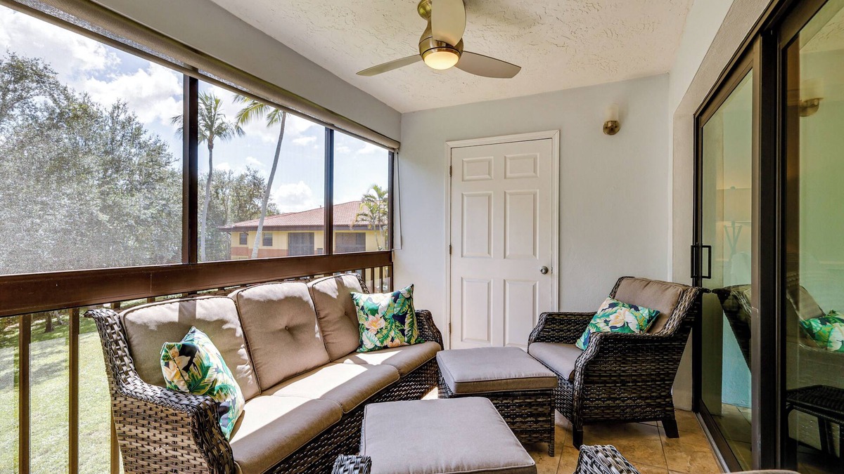 Biggar Condo | Shop, Dine & Unwind Poolside: Fort Myers Retreat!