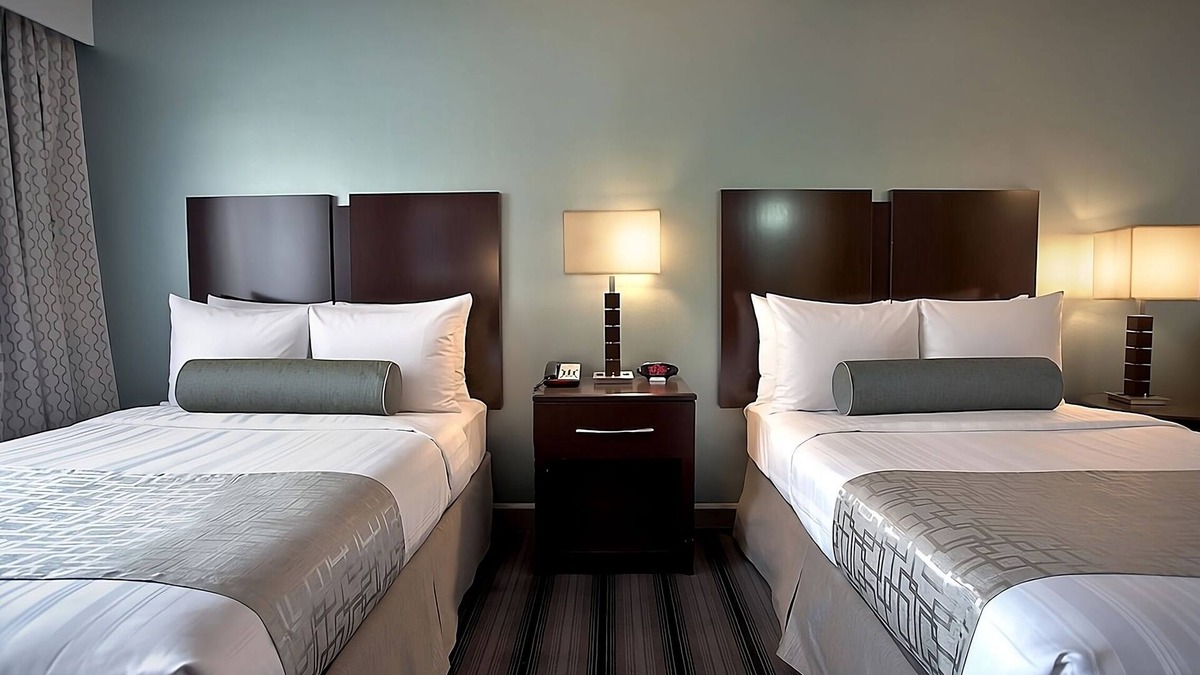 Downtown Chicago Hotel | Shop ‘til you drop on the Magnificent Mile! Rooftop Deck
