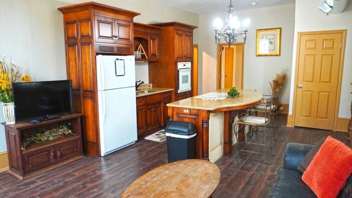 Marietta Apartment | Shopping District Apt | Heart of Historic Downtown