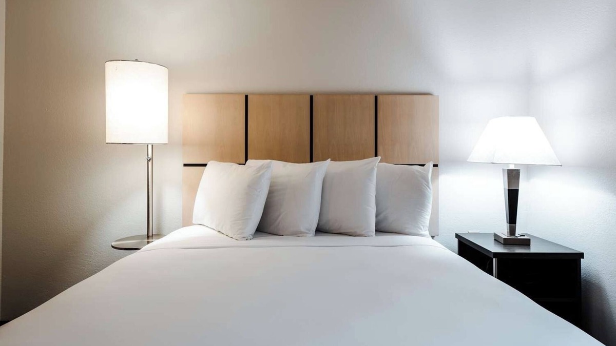 Park Central Hotel | Shopping Spree at The Galleria Dallas! Pet-Friendly Suite w/Full Kitchen!
