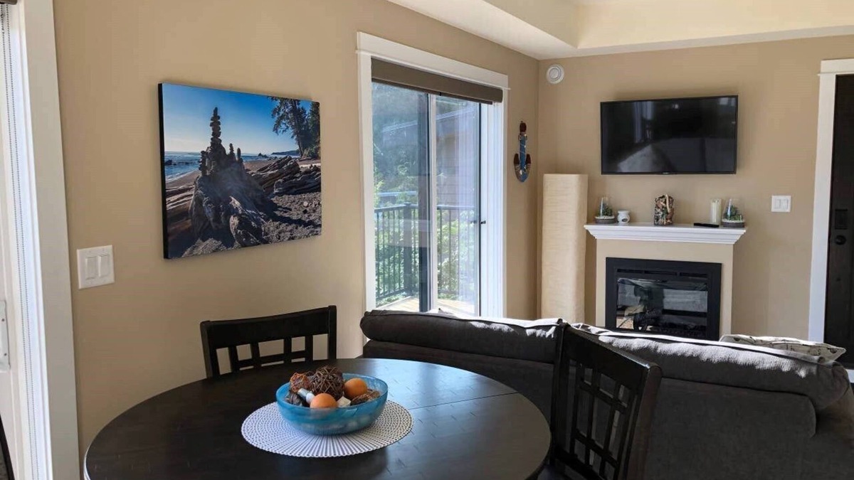 Port Renfrew House | Shore 2 Please - Lower Unit,BRIGHT/Mountain views H198251310