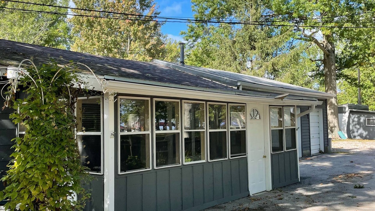 Ashtabula Apartment | Shore Cliff Cottages Unit 5
