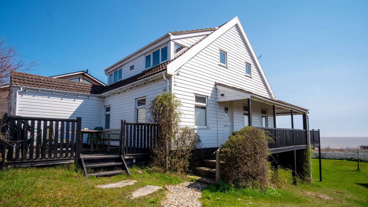 Thorpeness Apartment | Shore Cote, Thorpeness - sleeps 10 guests in 5 bedrooms