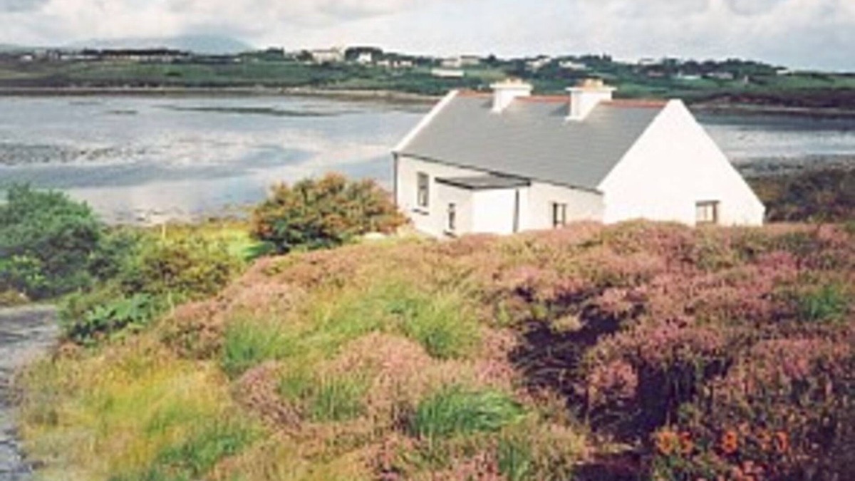 Achill Sound Cottage | Shore Cottage - an artist's paradise