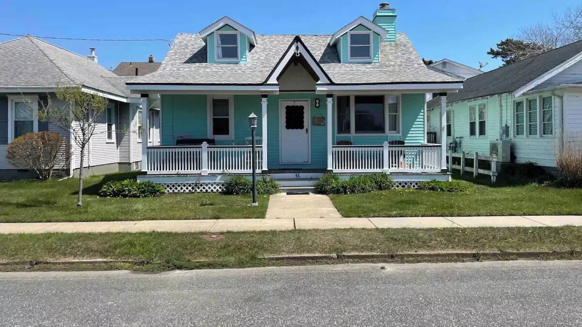 Strathmere House | Shore cottage steps away from warm sandy feet
