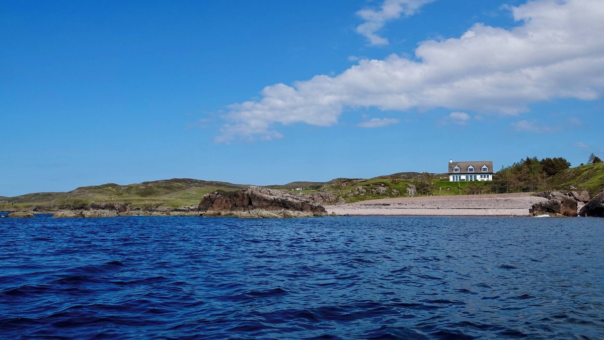 Mellon Charles House | Shore Croft a luxury house on the beach