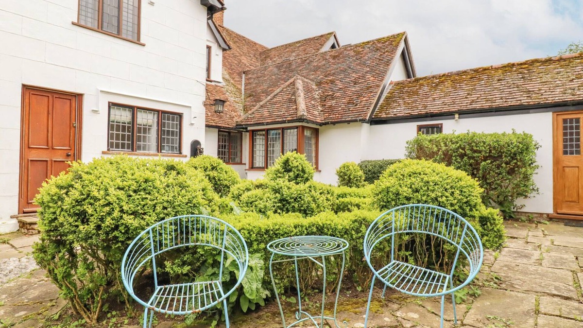 Howlett End Cottage | SHORE HALL, family friendly, with open fire in Finchingfield