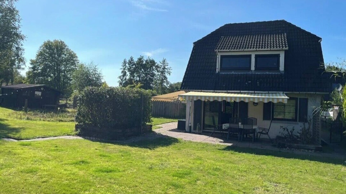 Bedekaspel House | Shore happiness on the Great Sea with boat, canoes and kayak. Dog friendly!