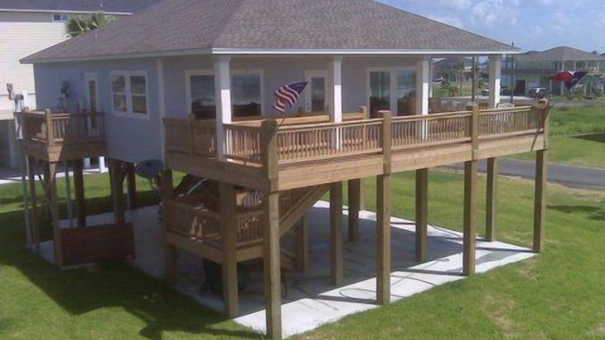 Galveston House | Shore Haven - 2 Bedrooms, 2 Bath, Sleeps 10 - Beach Front!