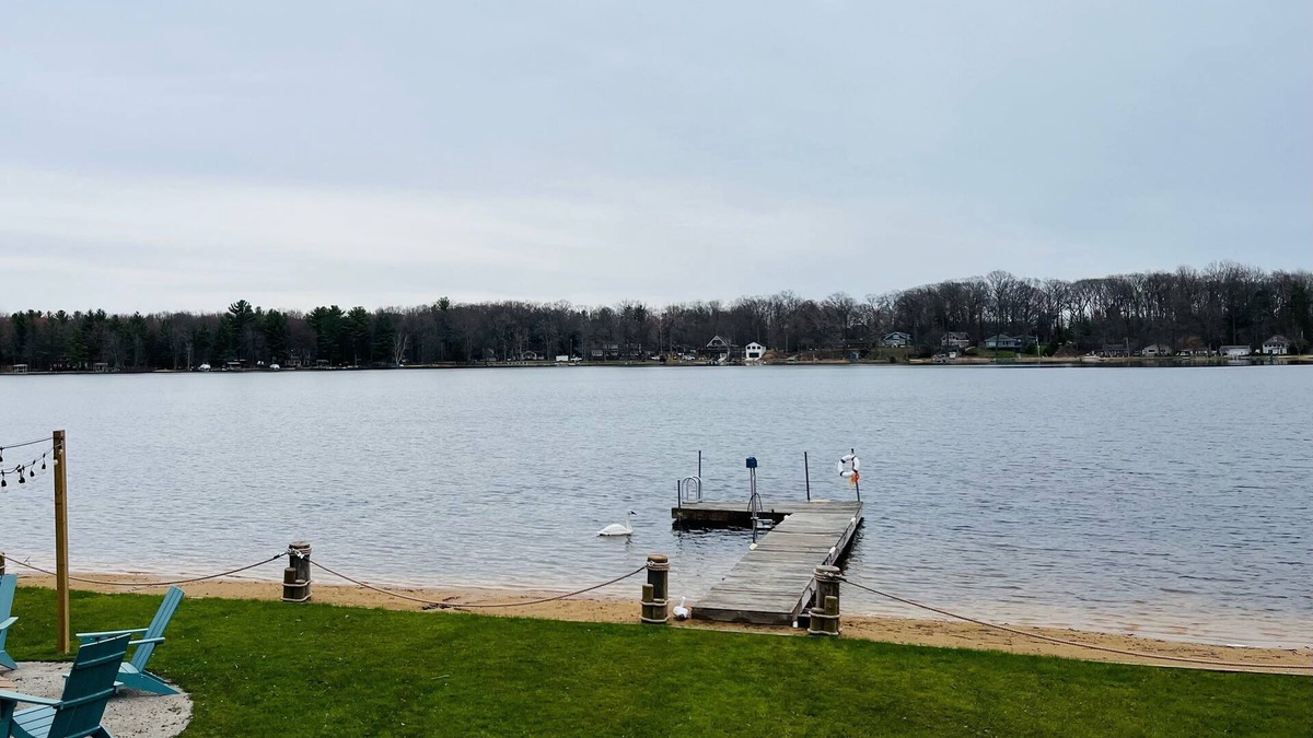 Grand Junction House | Shore Haven:Unwind in Comfort at Shore Haven – Your Perfect Summer Retreat on Silver Lake