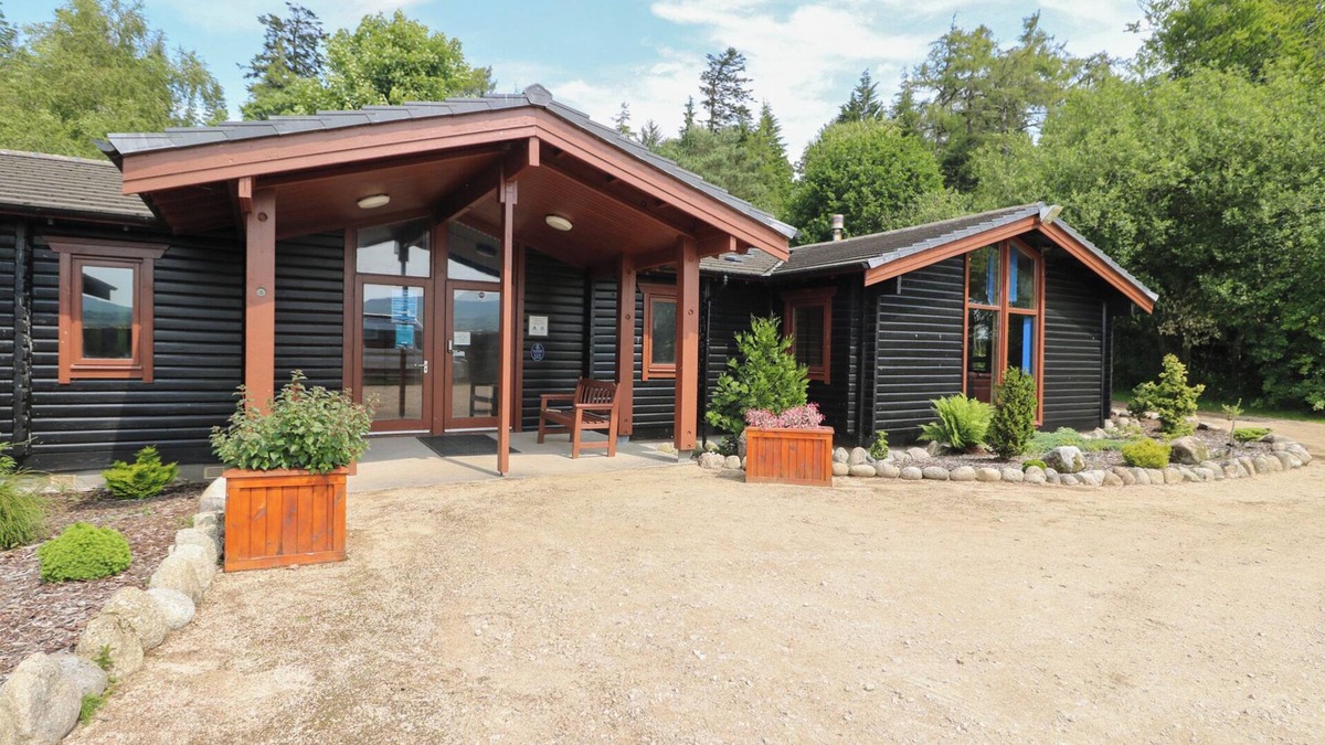Brodick Cottage | SHORE LODGE BRODICK CASTLE, pet friendly, with open fire in Brodick