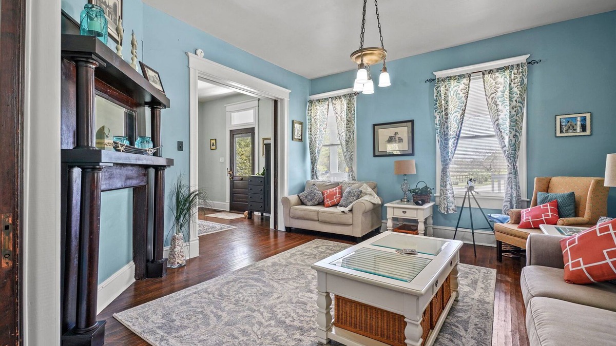 Birdsnest House | Shore Refections - historic charm just minutes from the beach!