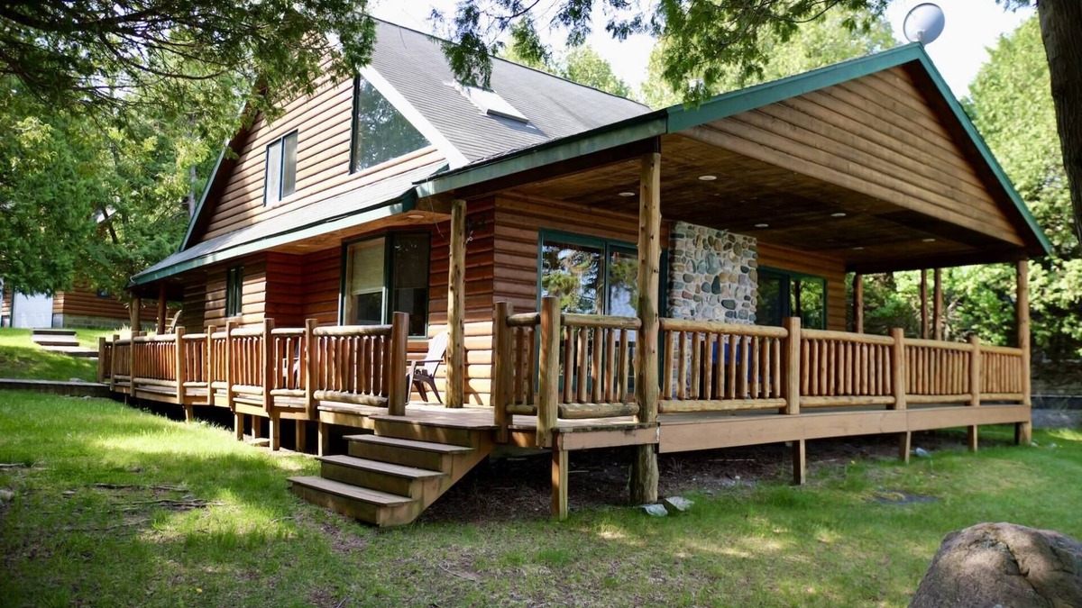 Drummond House | Shore Thing with Bunkhouse on Drummond Island