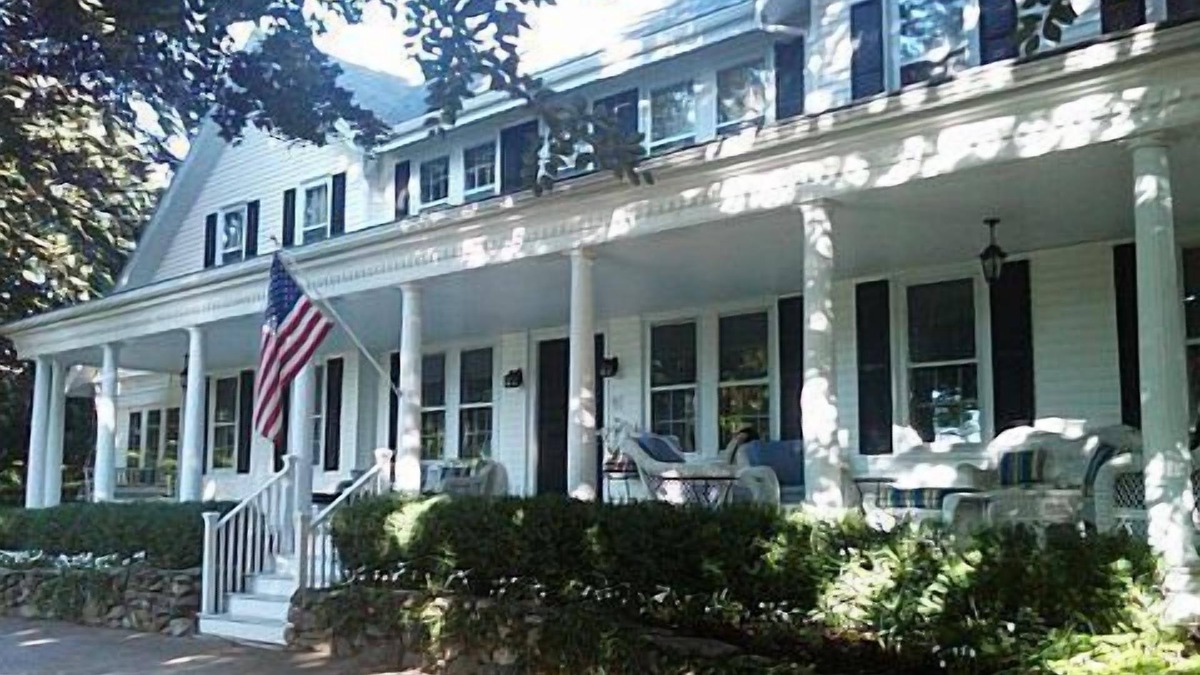 Shoreby Hill House | Shoreby Hill Jamestown Luxury Village Residence. Now booking summer 2026