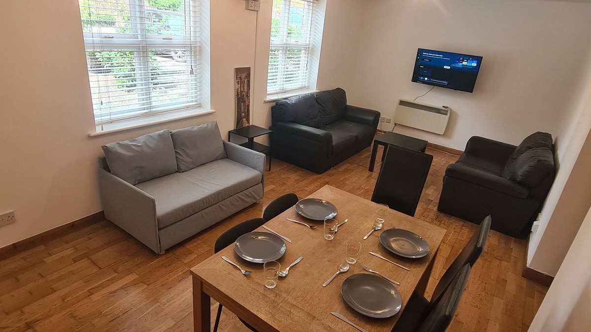 Hackney Downs Apartment | SHOREDITCH CLAPTON MODERN FLAT 3bed 2bath in zone2 with free secure Car Parking