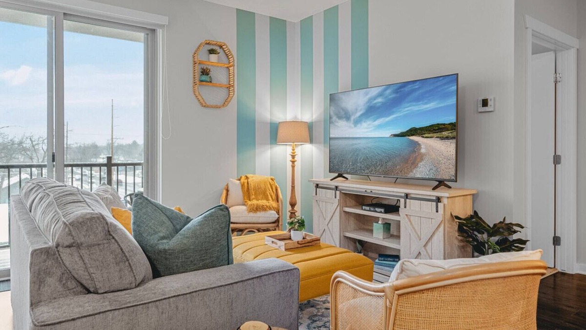 Traverse City Apartment | Shoreline: 2BR Condo Near Downtown The Bay and Wineries