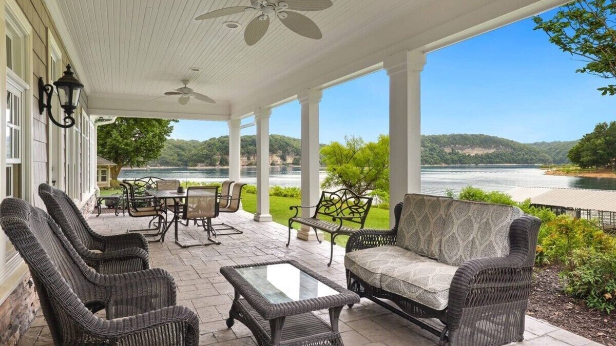 Springdale House | Shoreline Cottage - Direct Lake Access