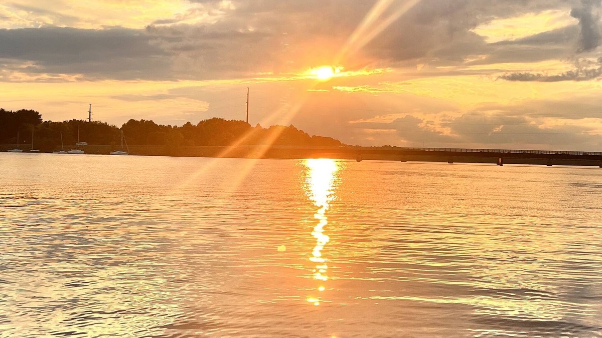 Lake Wissota Cottage | Shoreline Cottage on Lake Wissota is excited to host you and your guests.