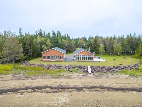 Pirogue House | Shoreline Escape Serene Retreat