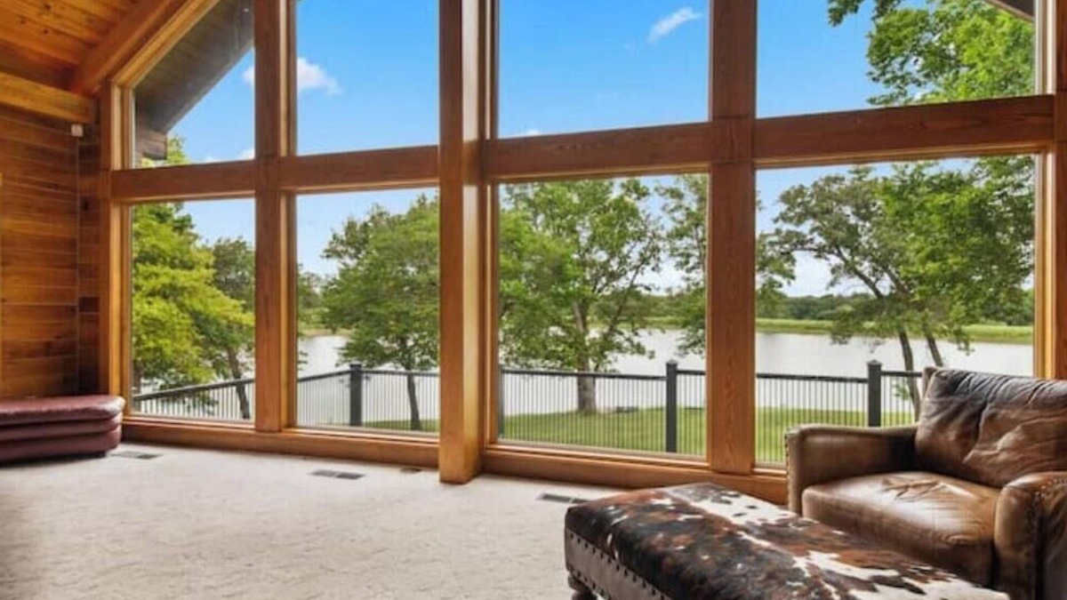 Bowring Apartment | Shoreline Lodge on Private Lake