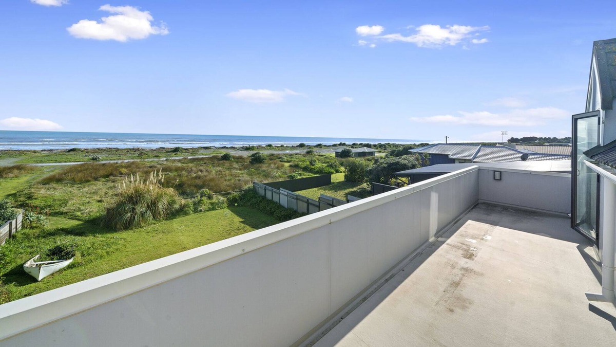 Te Horo Beach House | SHORELINE SERENITY – TE HORO BEACH HOLIDAY HOME in Te Horo Beach