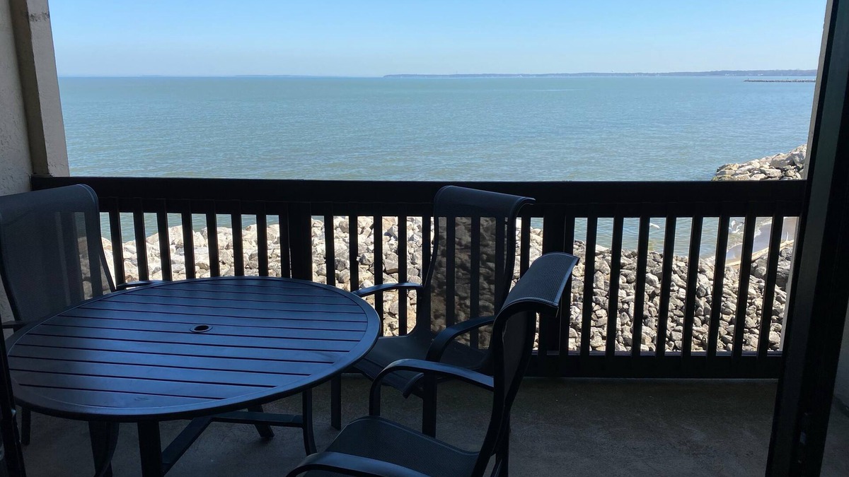 Port Clinton Apartment | Shores #33: 1 BR sleeps 4
