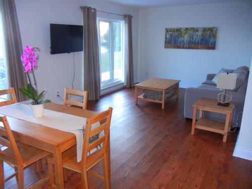 Unorganized Centre Parry Sound Cabin | Shores of Deer Lake