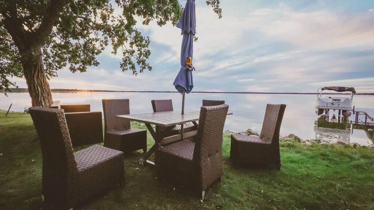 Ottertail House | Shoreside 4b/4b walkout retreat with perfect sand