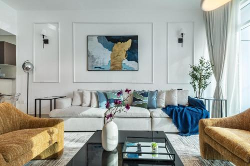 Dubai Marina Apartment | ShoresInn - Aesthetic Stay with Dubai Marina View