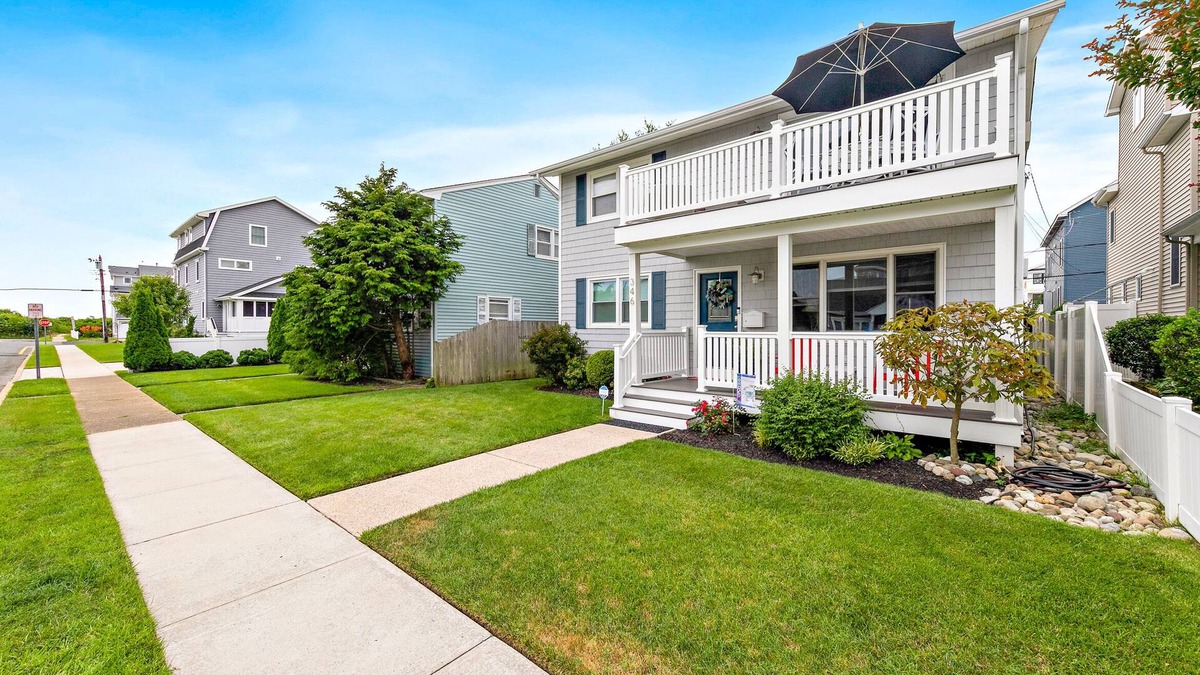 Brigantine House | ShoreThingBrigantine 1st FL Steps to 38th St beach! Sun-Sun, Peak 2025 Openings!