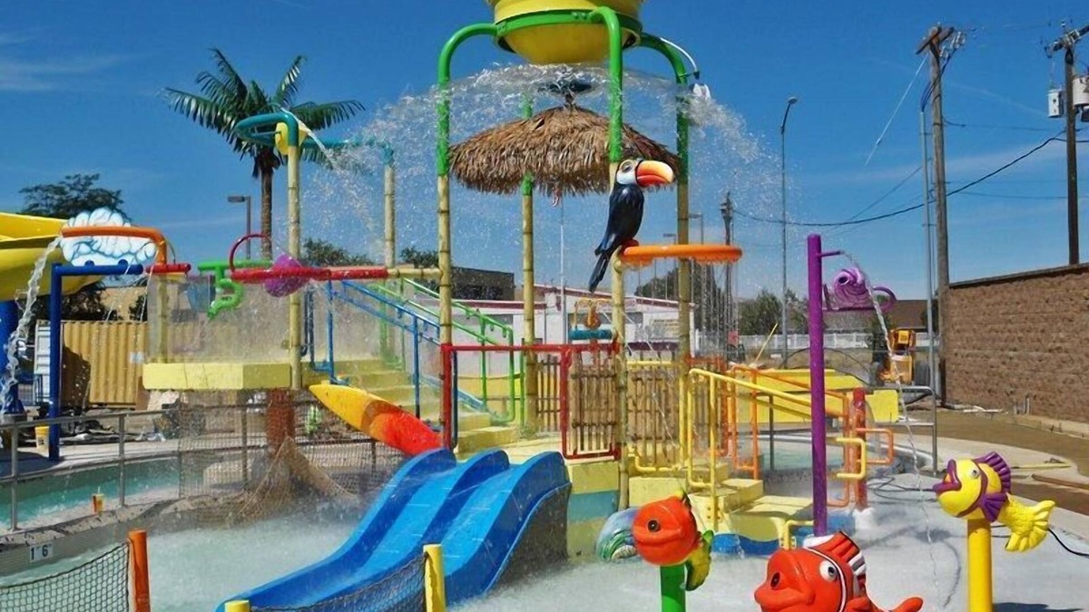 Tri-Cities Resort | Short Distance From The Well Known Sites! Modern Unit, w/FREE Parking, Pool!