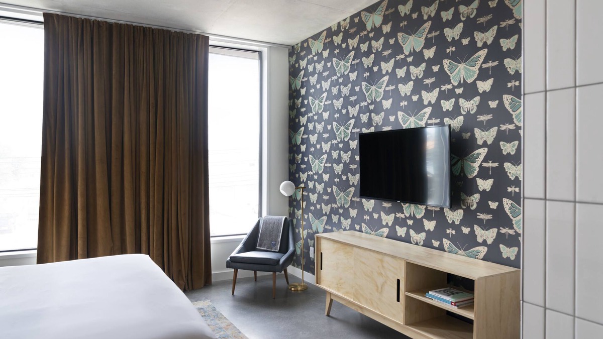 East Cesar Chavez Hotel | Short Distance From The Well Known Sites! Minutes to Festival Beach