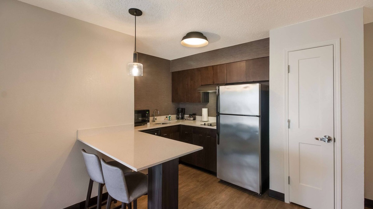 Richardson Resort | Short drive from Addison Airport! Pet-friendly, Breakfast, Pool, Tennis Court!