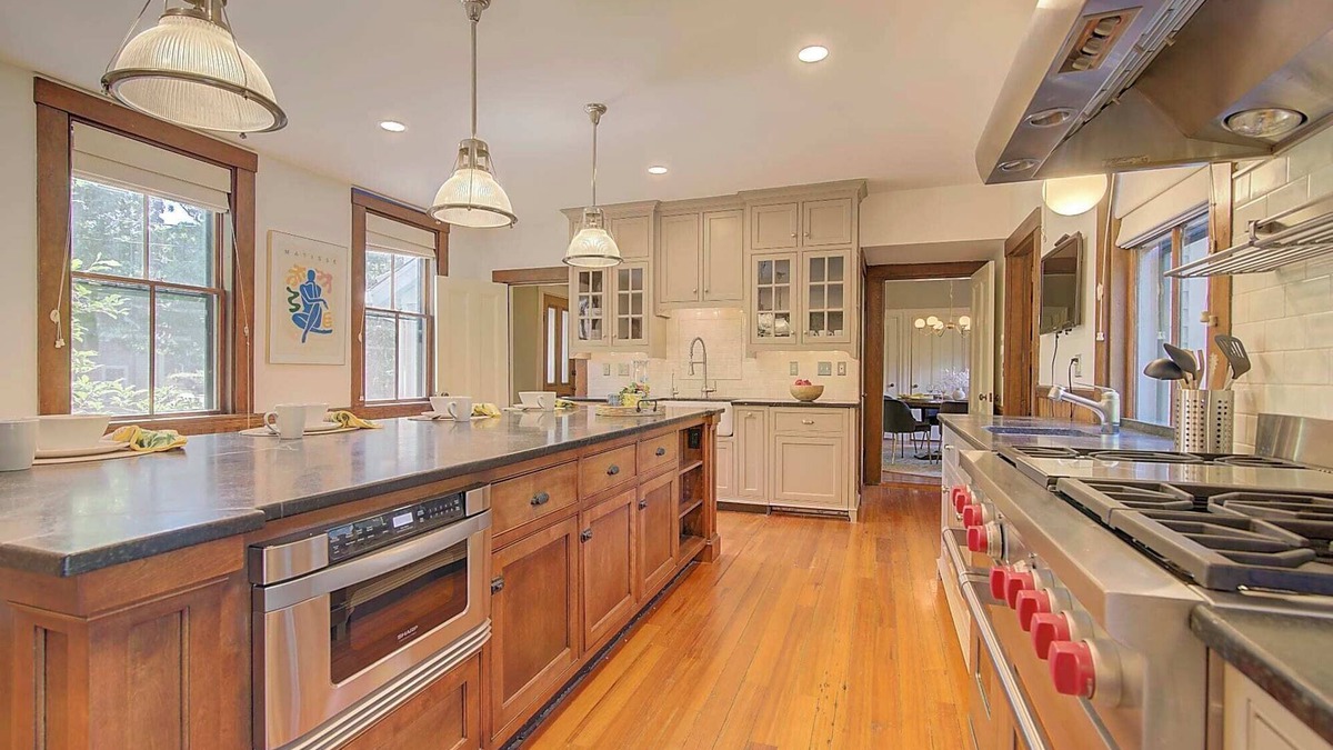 Yarmouth Port House | Short Drive to Gray's Beach!