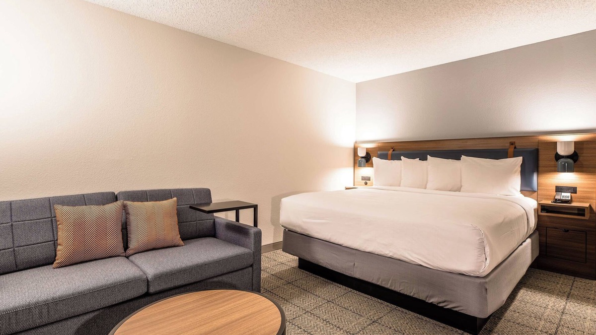 Richardson Hotel | Short Drive to Mandalay Canal Walk at Las Colinas! FREE Parking, Pets Allowed!