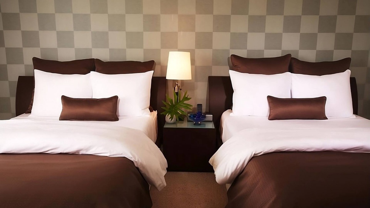 Ludlam Hotel | Short Drive to Miami Int'l Airport! Convenient Accommodation, Balcony + Kitchen
