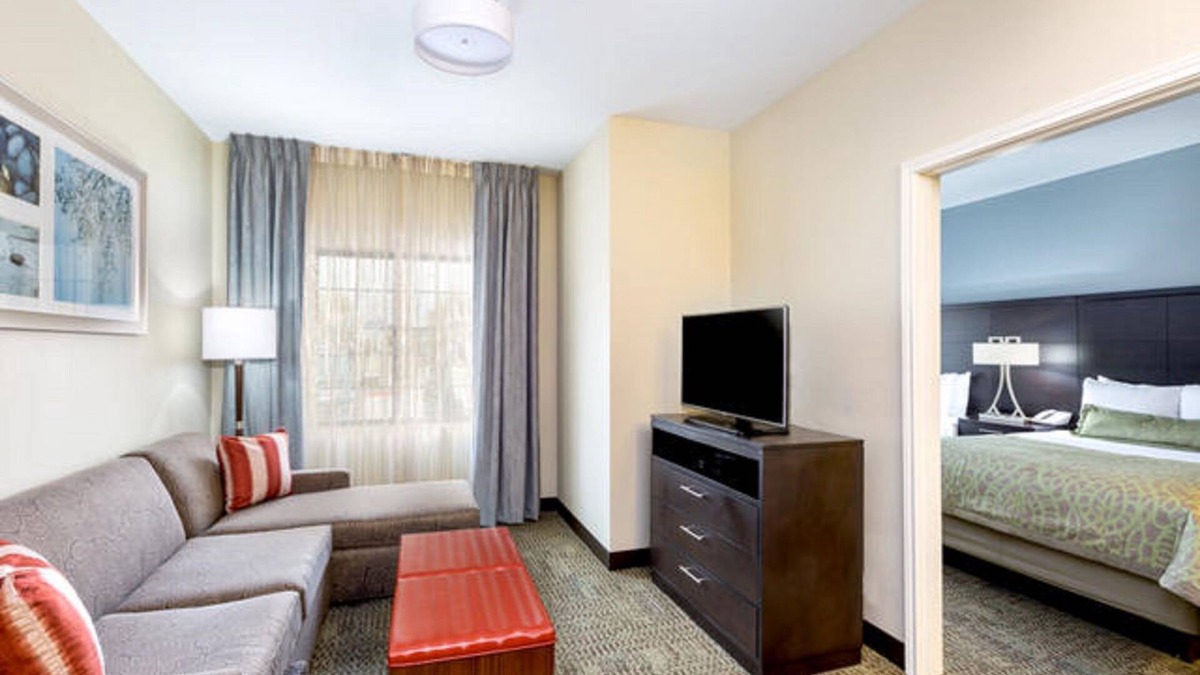 College Station Condo | Short Drive to Texas A&M | Outdoor Pool + Business Center