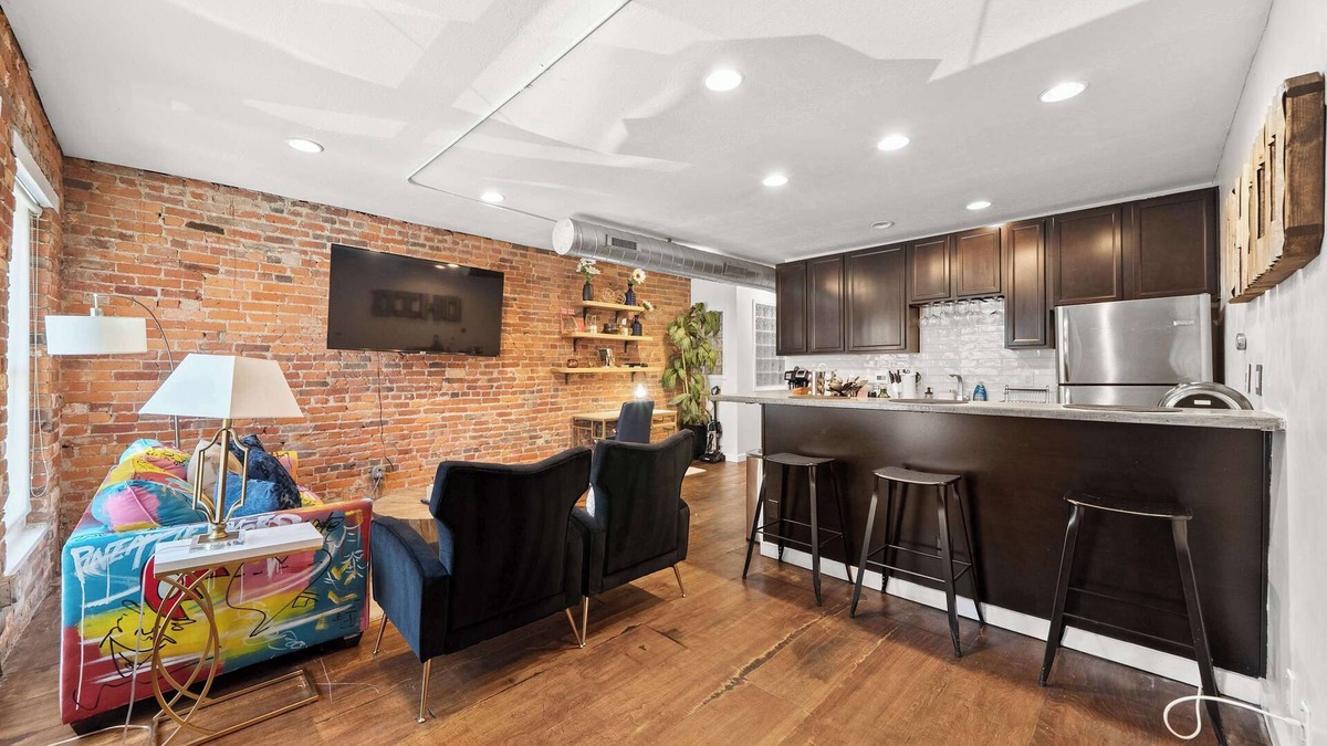Short North Condo | Short North Lounge - Stay for 2