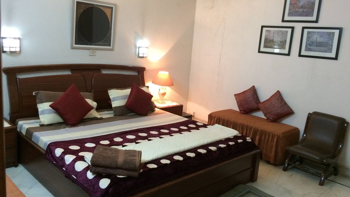 Noida Apartment | Short Stay Standard