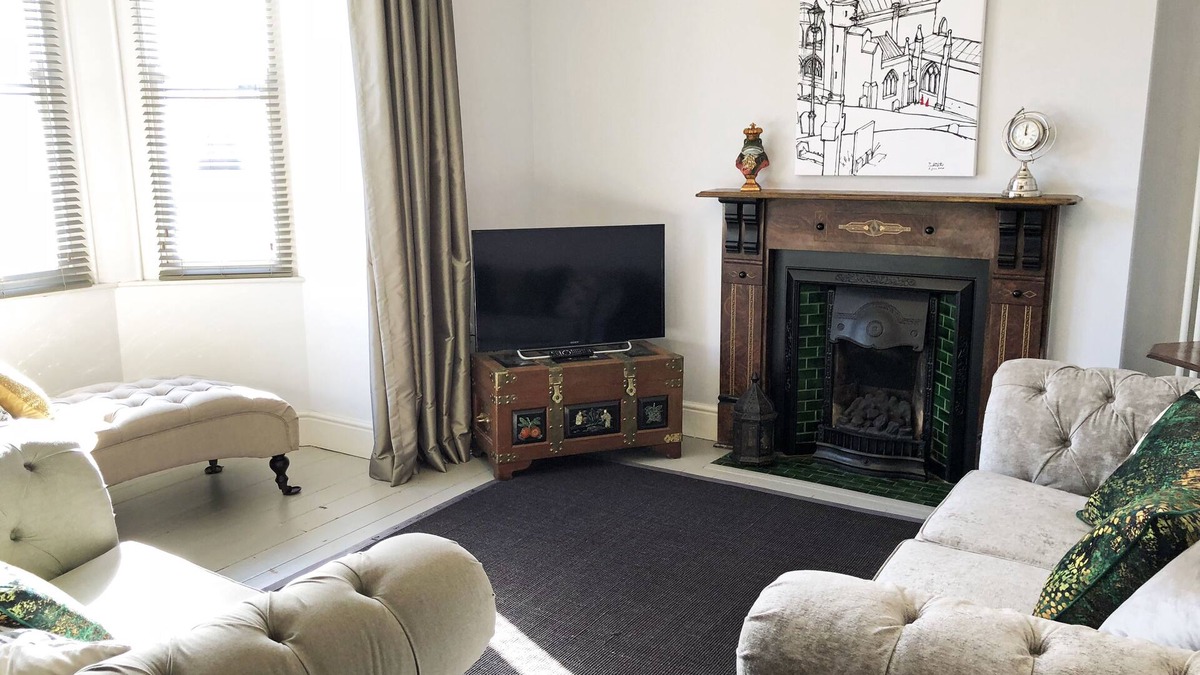 St Davids House | Short stay summer breaks available!