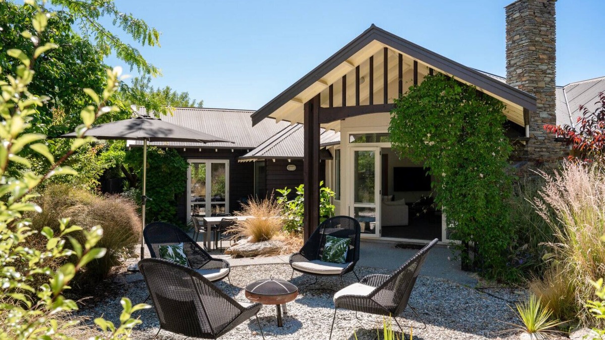 Wanaka Villa | Short Stroll to Lake Wanaka and the town centre