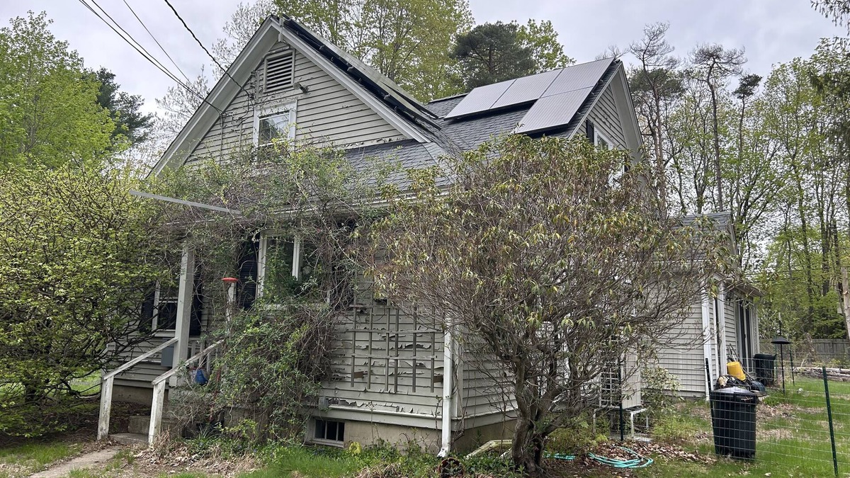 Lincoln House | Short term, pet friendly solar home in a quiet Lincoln neighborhood