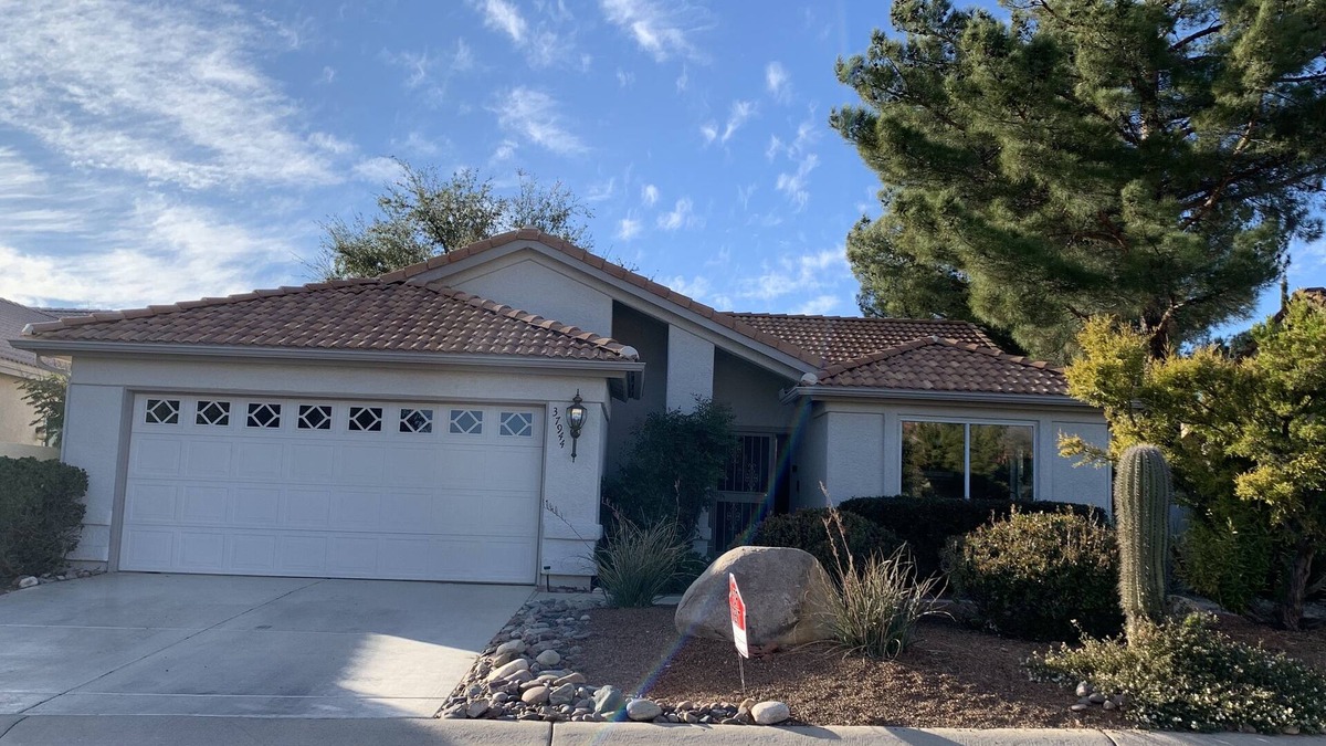 Saddlebrooke House | Short Walk to Activity Center and pool with beautiful yard - pet friendly!