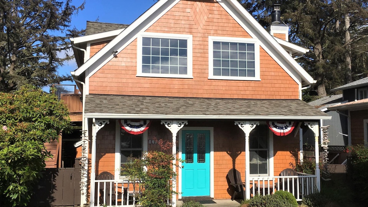 Seaview House | Short walk to beach, fully equipped home, WiFi, & quiet neighborhood!