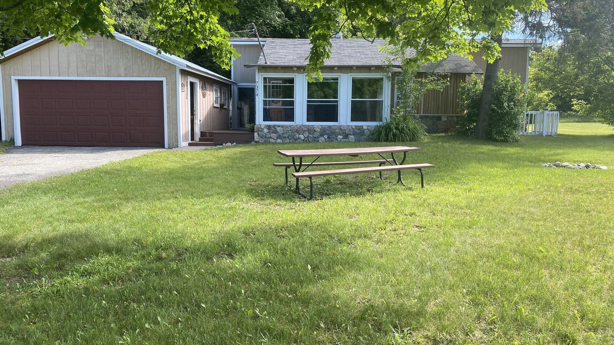Central Lake House | Short walk to intermediate lake!