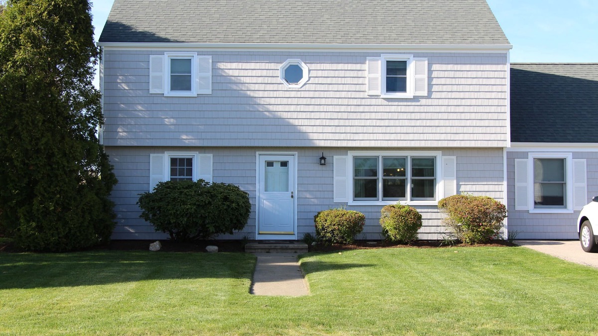 Eastward Look House | Short walk to Scarborough Beach! Immaculate with A/C