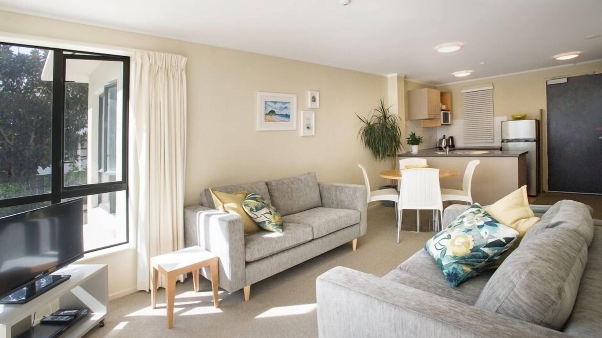 Mount Maunganui Apartment | Short walk to Surf, Harbour, Mt. Base Track & Cafes