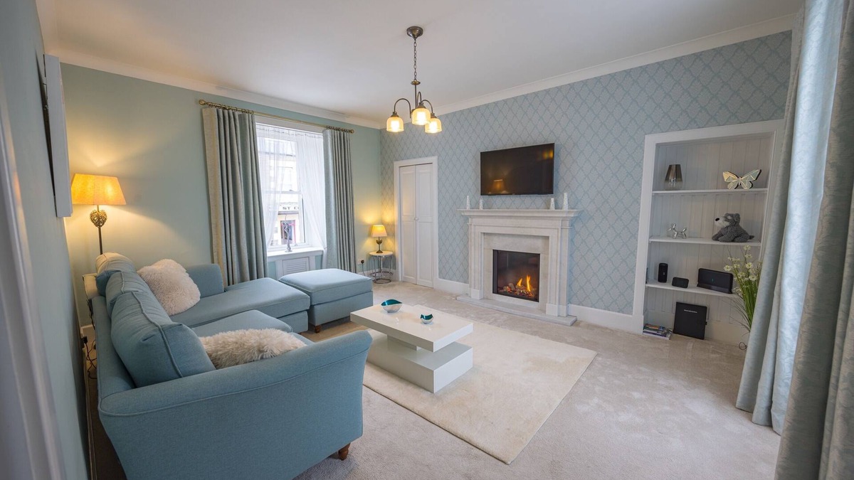 Thurso House | Short Walk to the Beach - 2 Guests - Free Parking