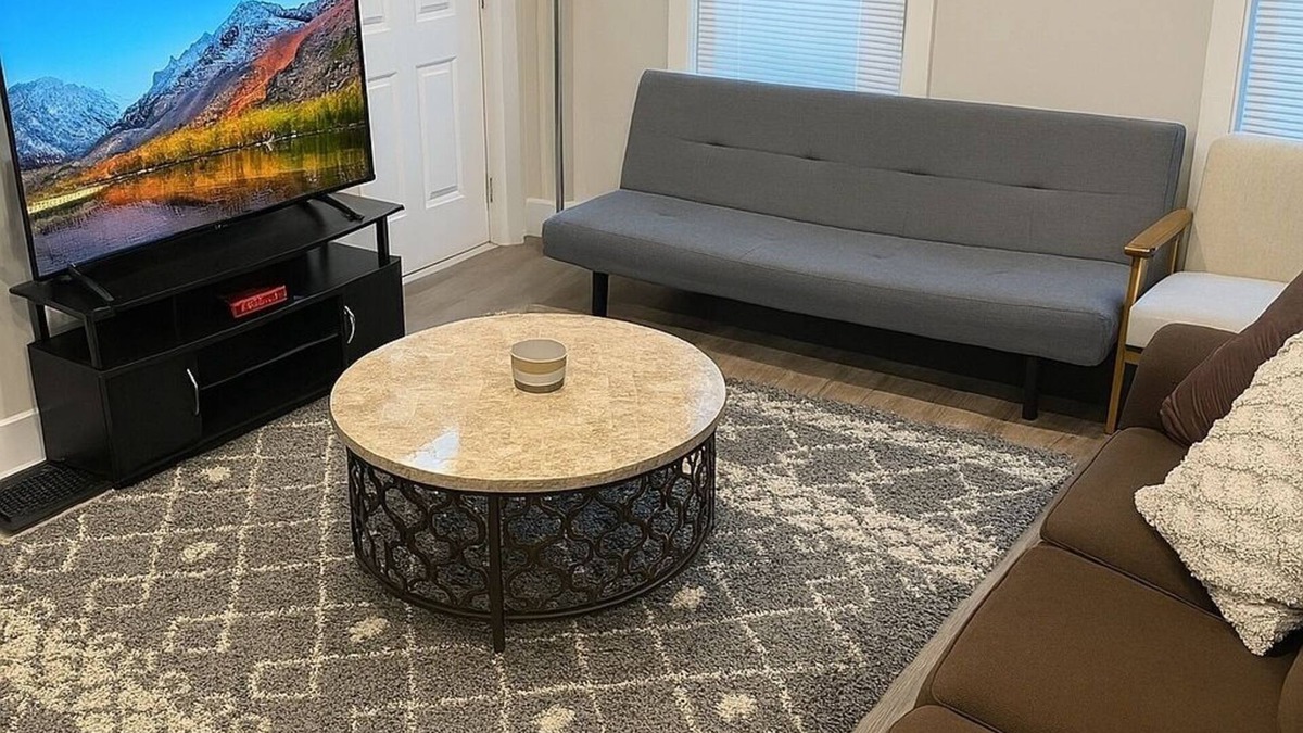New Haven House | Short Walk to Yale | 4BR| Laundry|WiFi