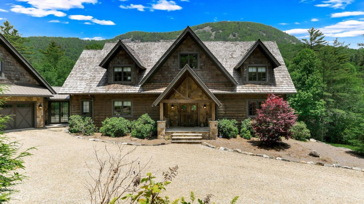 Highlands Cabin | Shortoff Mountain View | Luxury Home Minutes From Downtown With Great View Of Shortoff Mountain